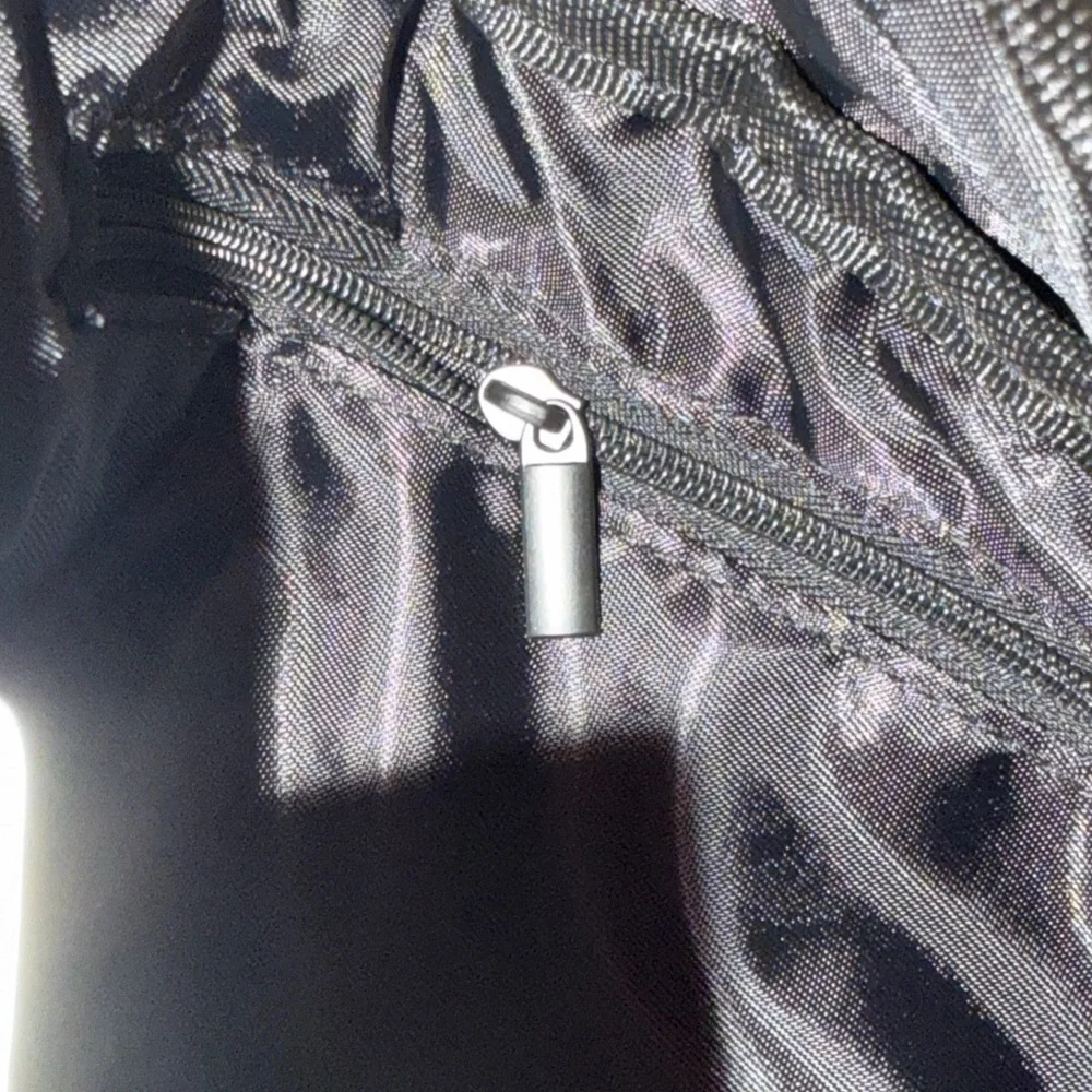 ALO Yoga Sleek Black Belt Bag - Picture 8 of 10